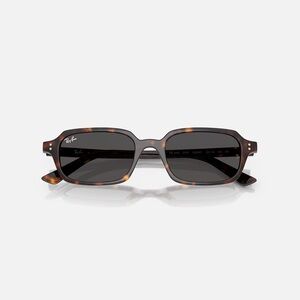Zuri-Bio Based Ray-Ban Tortoiseshell Rectangle Sunglasses
Havana color